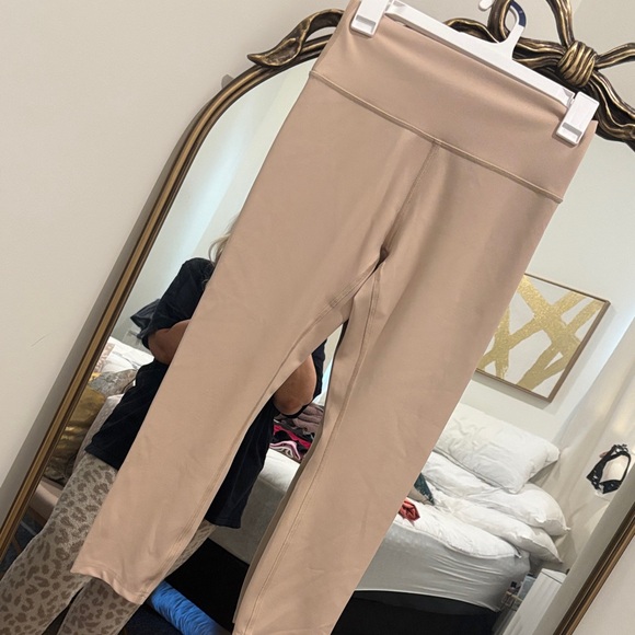 ALO Yoga Pants - ALO Yoga 7/8 airlift